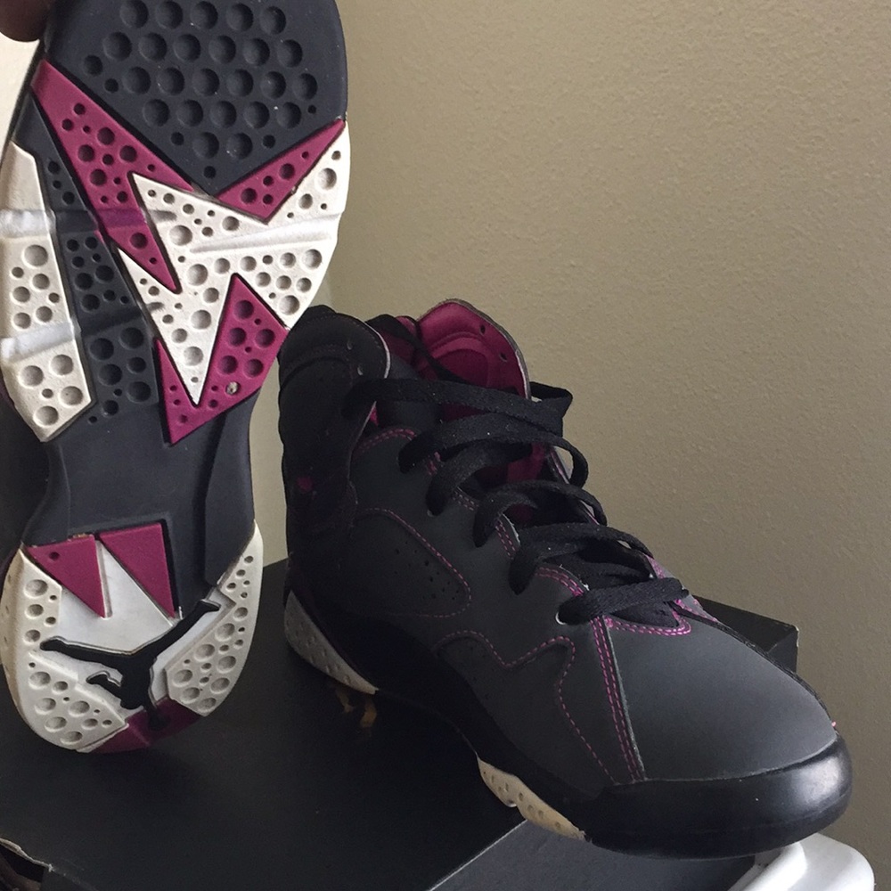 AIR JORDAN 1 MID (6y) anyone